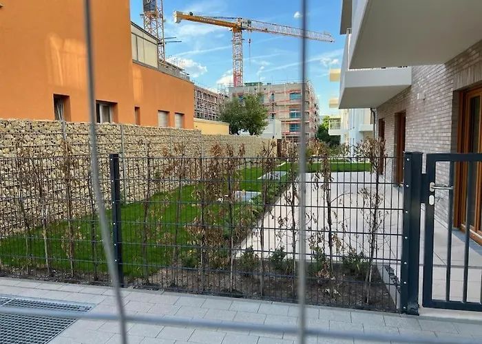Private Room With An Amazing Garden View In The Middle Of City