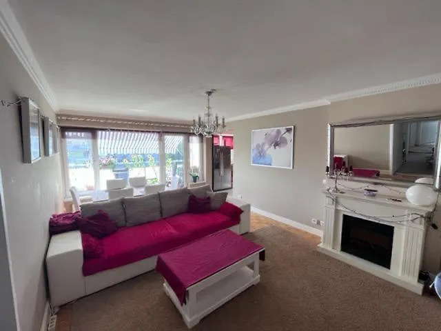 Zentrale, Helle Wohnung Mit Balkon! Ideal Fuer Messe, Business Und Staedtereise