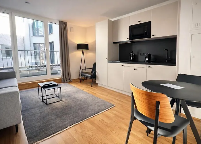 Homely! Skyview, Fair, Airport, Rooftop, City Apartment!