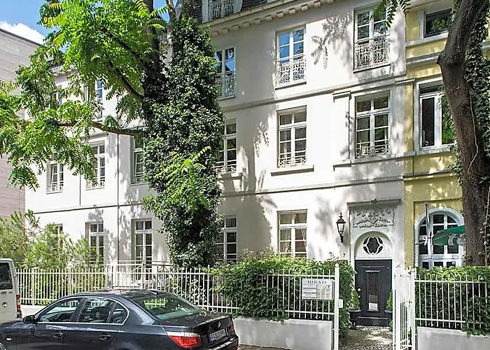 Dirazi Guesthouse & Apartments Gmbh