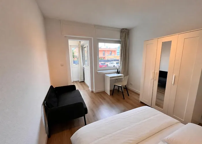 Co-Living Room In Shared Apartment In Frankfurt