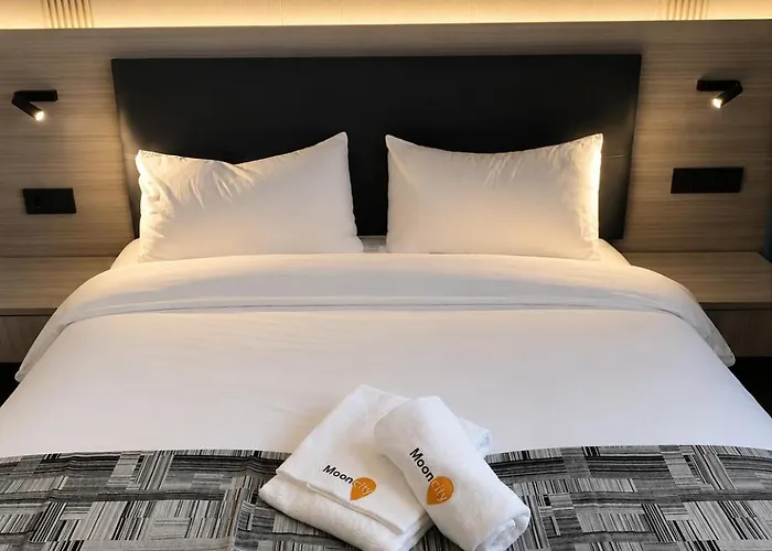 Mooncity Hotel & Boardinghouse